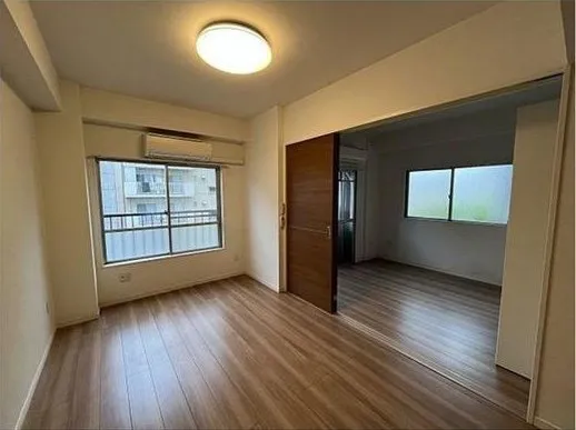 Condo in Taito