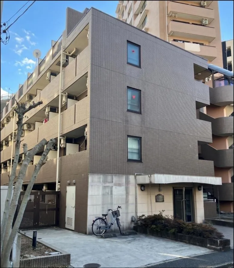Building in Kita